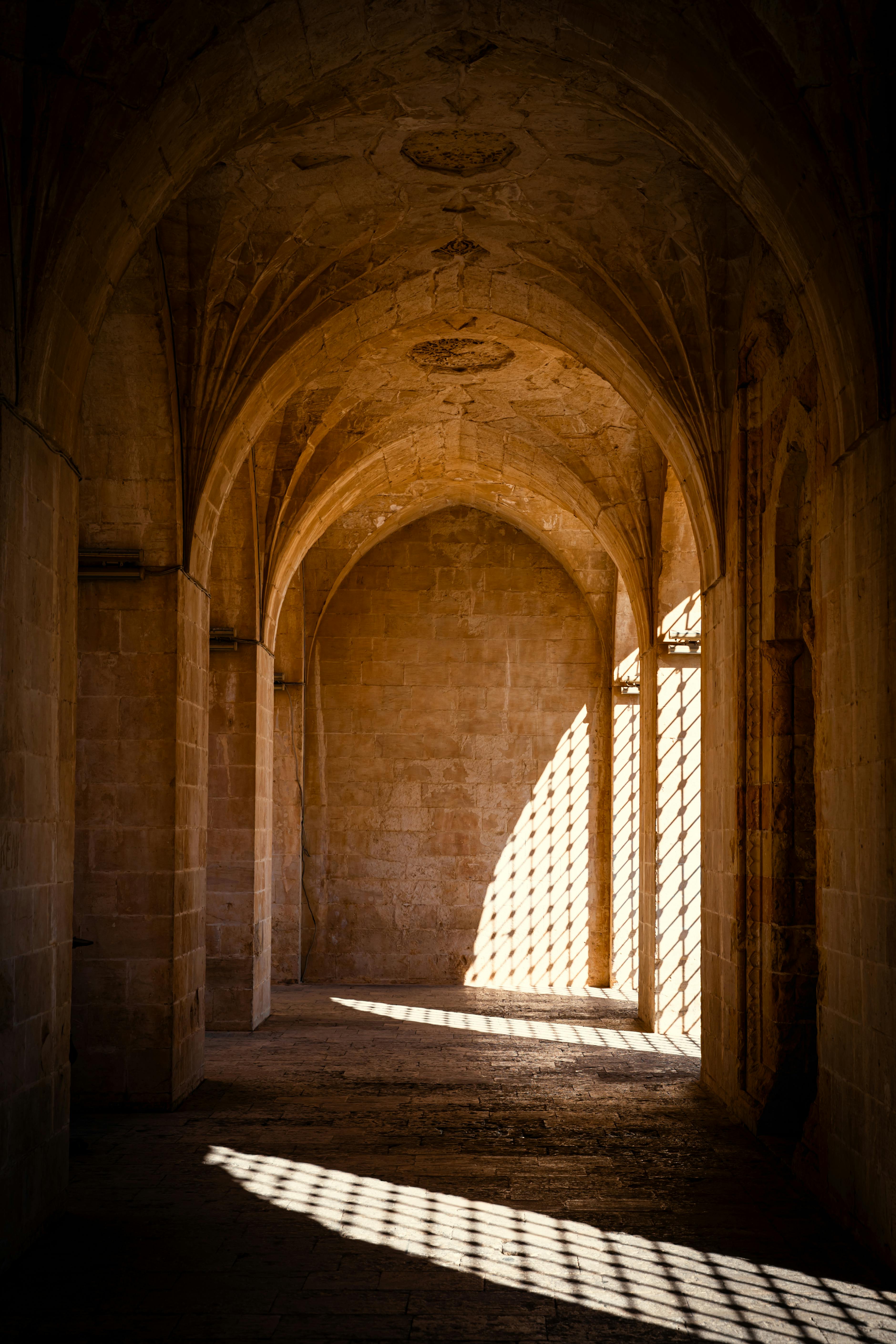Alt image